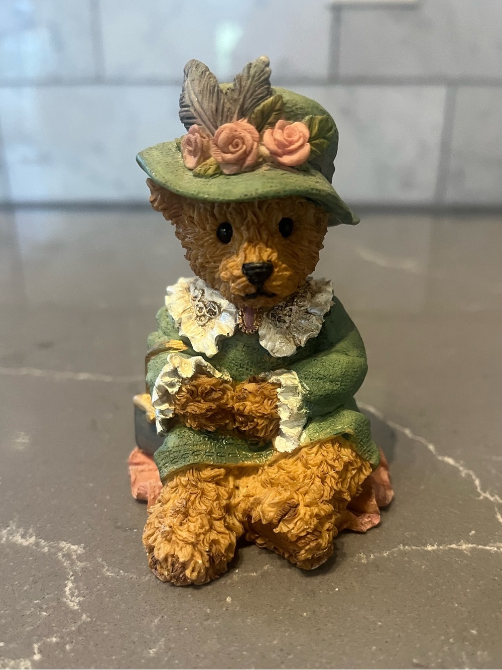 1999 Home Interiors “Love Letters” Female Bear Figurine #14011-99 Grandma Style